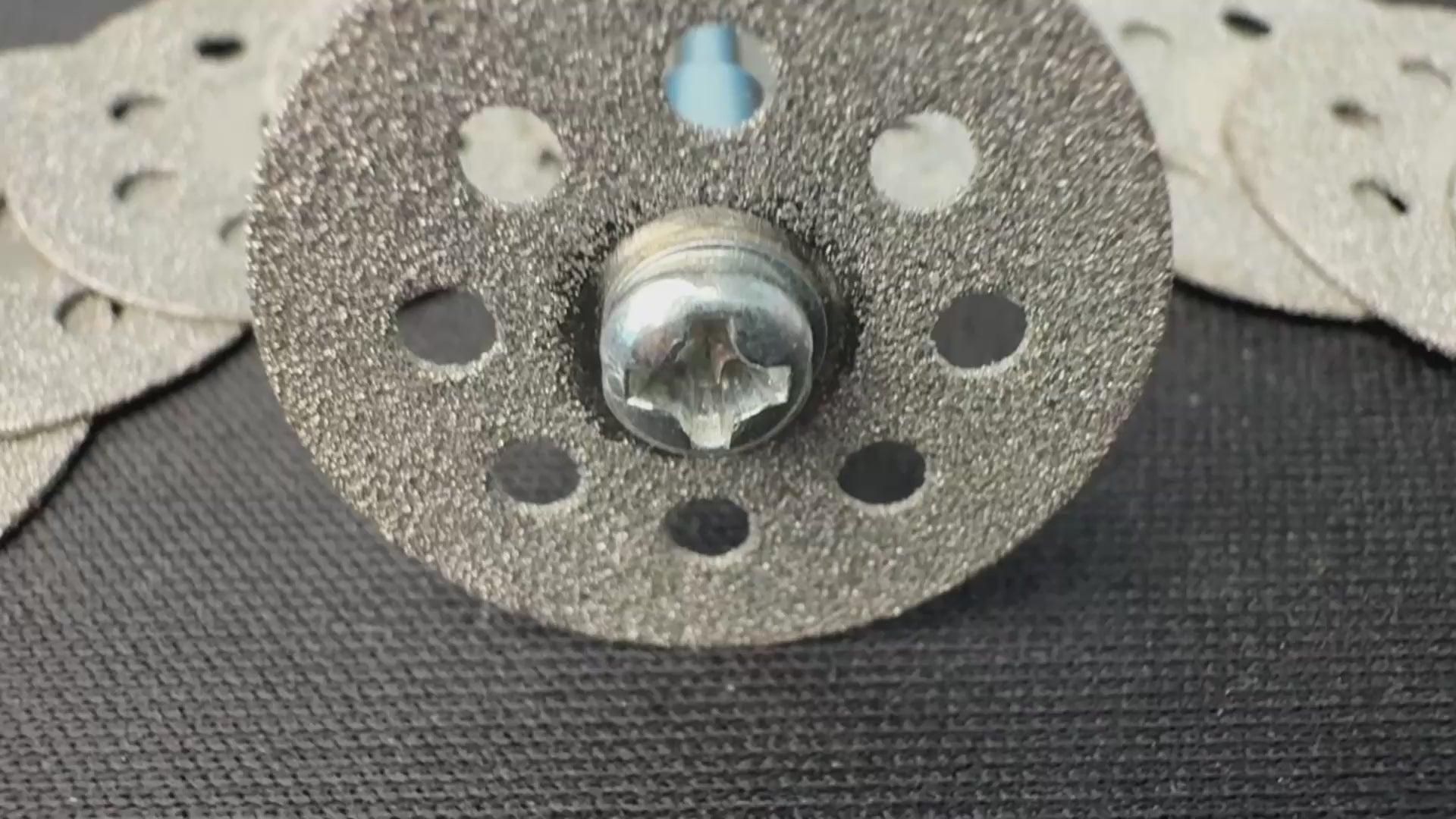 20 pcs 545 Diamond Cutting Wheel Cut Off Discs Coated (22mm) for Dremel Rotary Tool with 402 Mandrel (3mm) 4pcs and Screwdriver for Rotary Tool Accessories